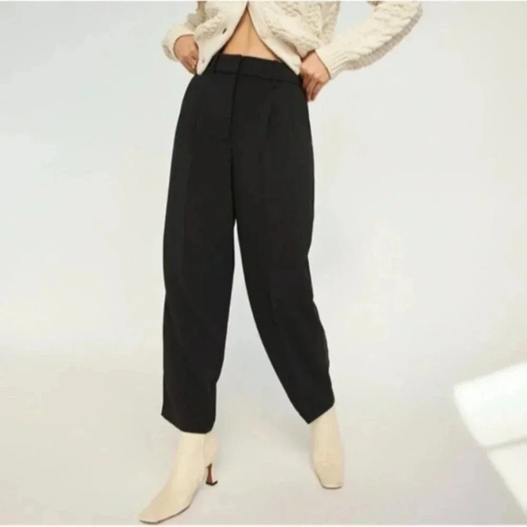WILFRED Carrot Pant Black Pleated Tapered Crop Effortless Trouser 00 Aritzia - Picture 1 of 13